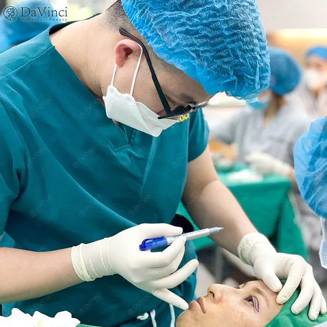 Cắt mí mắt và sửa mí hỏng giá bao nhiêu? Bảng giá cắt mí chi tiết Cắt mí mắt và sửa mí hỏng giá bao nhiêu? Bảng giá cắt mí chi tiết