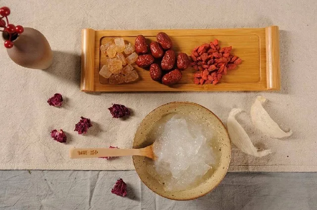 Cắt mí mắt có ăn yến được không? Những lưu ý khi ăn yến sào