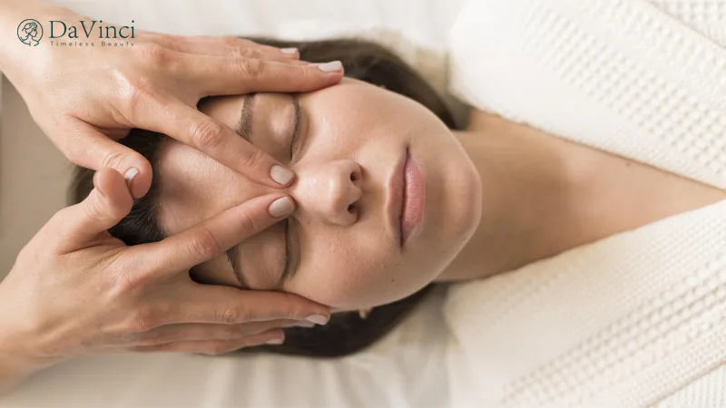 Cách xử lý mắt bị sụp mí sau khi ngủ dậy đơn giản và hiệu quả