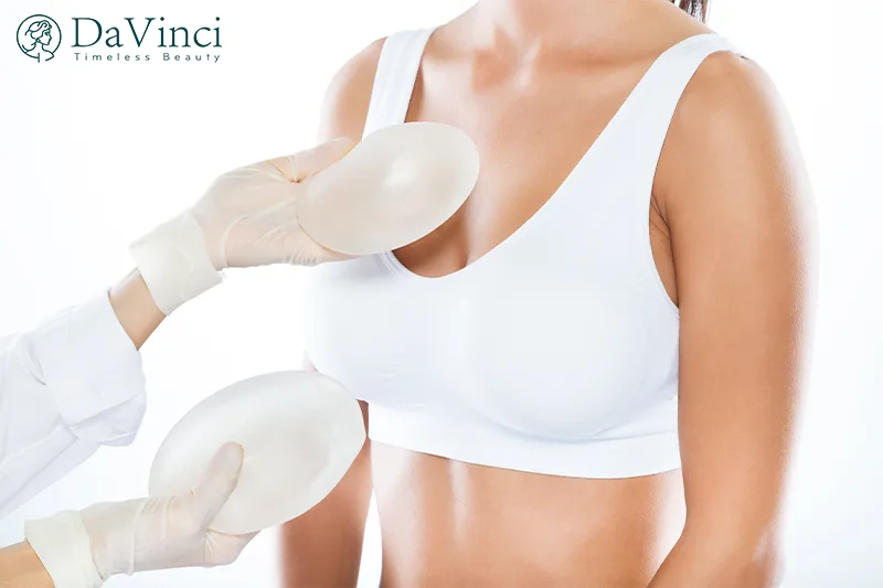 Nâng Ngực Túi Tròn Vs Túi Giọt Nước: Cái Nào Tốt Hơn? Nâng Ngực Túi Tròn Vs Túi Giọt Nước: Cái Nào Tốt Hơn?