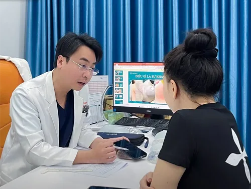 Bác sĩ tư vấn tạo hình mũ âm vật