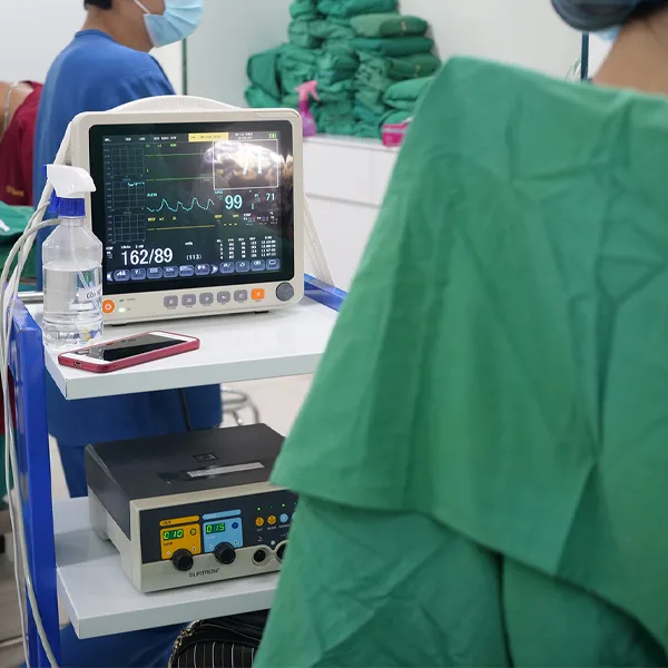 Thiết bị hỗ trợ thăm khám và thực hiện
